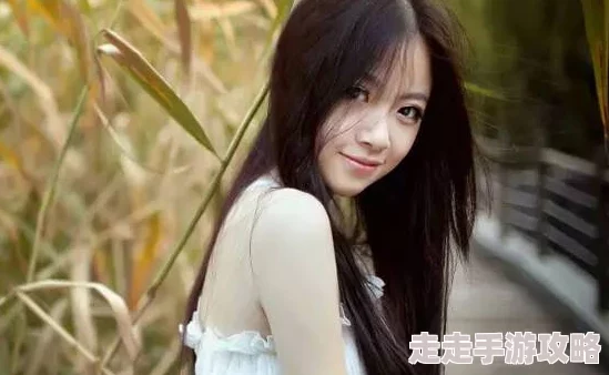 美女视频很黄，近日网络上流传多部内容不当的视频，引发网友热议与讨论，呼吁加强对网络内容的监管
