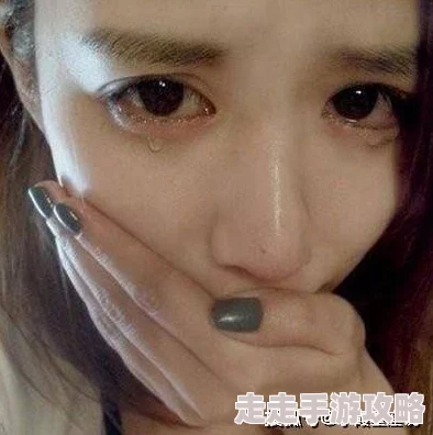 申鹤翻白眼流眼泪流口水，网友热议其背后隐藏的情感故事与心理状态！