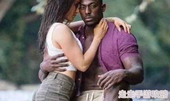 黑人巨茎大战白人美女视频引发热议，网友纷纷讨论其背后的文化意义与社会影响，相关话题持续升温