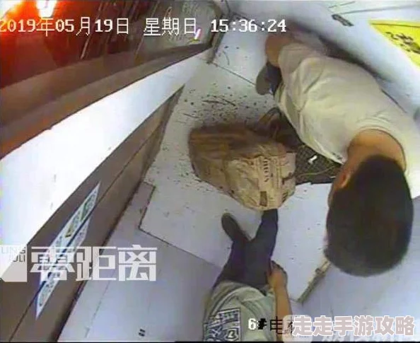 亚洲综合社区＂惊现神秘失踪事件，数十居民离奇消失，警方紧急介入调查引发广泛关注！