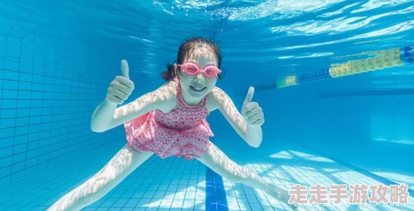 泳池水下泳衣乳揉捏：新研究揭示水中运动对女性身体自信心的积极影响与心理健康关系