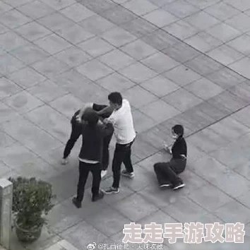 男生把女生捅到爽，警方介入调查，涉事双方均表示愿意和解，事件引发社会对校园暴力的关注与讨论