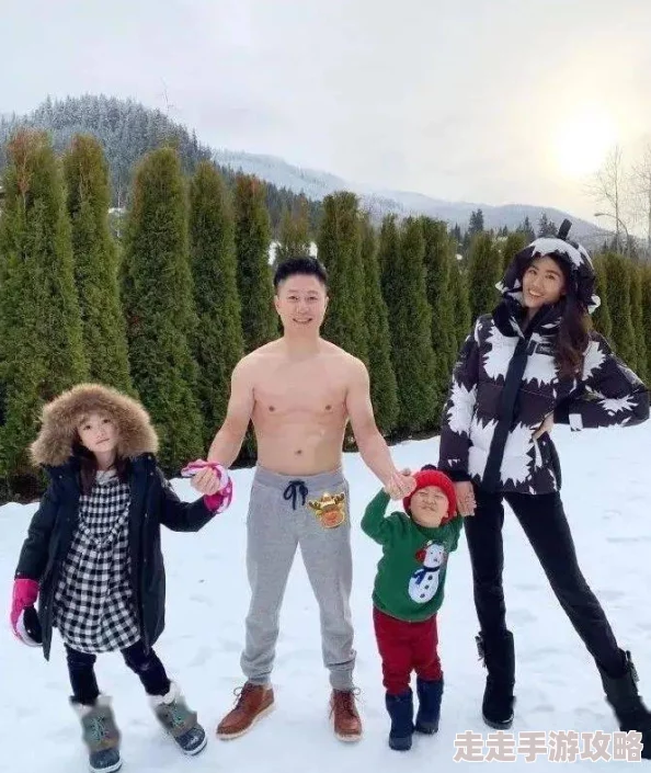 男仆打开双腿让少爷男男，近日在社交平台引发热议，网友们纷纷讨论其背后的情感与社会意义