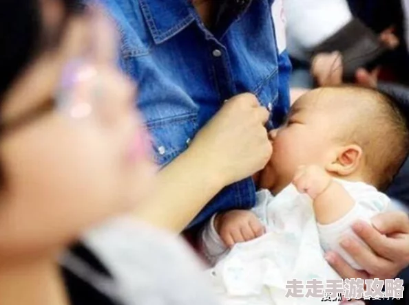美女扒开奶罩让男人吃奶，这种行为引发了网友们的热议，大家对这种现象有不同的看法和理解