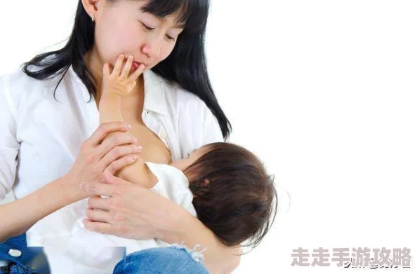 美女扒开奶罩让男人吃奶，这种行为引发了网友们的热议，大家对这种现象有不同的看法和理解