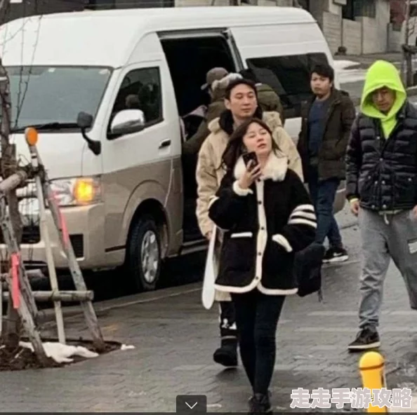 男人透女人超爽视频免费：最新动态显示该视频在社交平台上引发热议，许多网友分享了观看后的感受与讨论