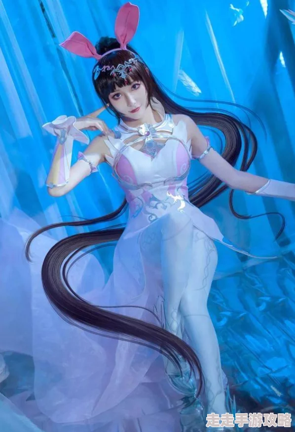 动漫白丝袜美女羞羞图片小舞网友认为这种风格的角色设计既可爱又性感，吸引了很多粉丝的关注和讨论