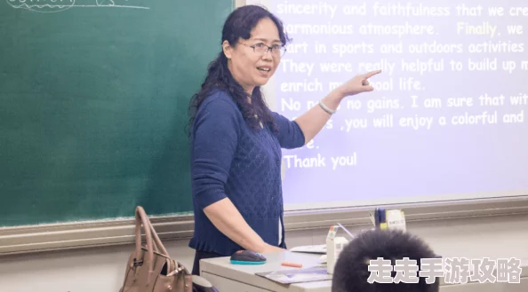 英语老师扒开内裤让我戳 这种行为真是让人震惊，教育工作者应该以身作则，保护学生的身心健康，而不是做出如此不当的举动