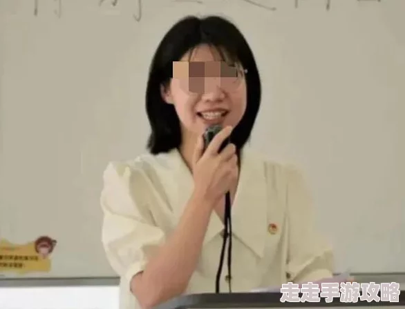 挺进进老师的屁股眼这是一句网络流行语，常用于调侃或搞笑的语境中