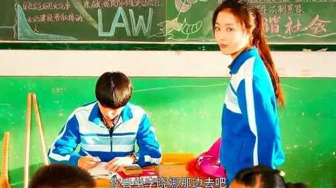 老师让我插她这是一句双关语，既可以理解为老师让学生插队或参与某个活动，也可能被误解为不恰当的性暗示