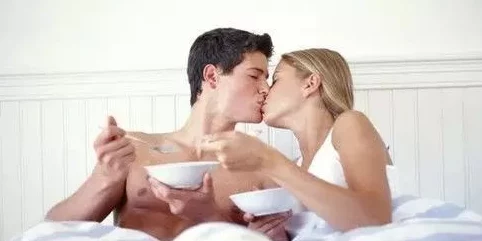舔女人下面的视频是一种成人内容，通常涉及性行为或色情元素