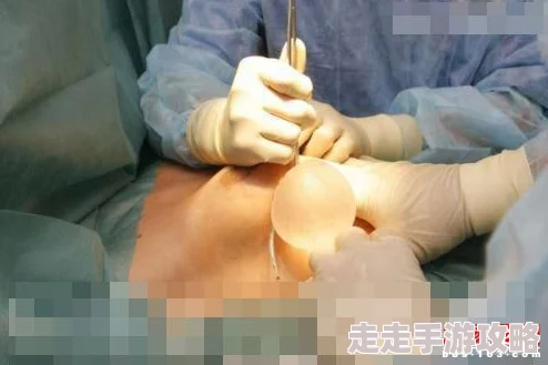 美女光胸光屁屁清楚图片此标题可能涉及不雅内容，请谨慎浏览