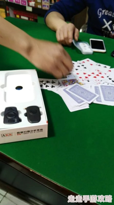 男女不盖被子打扑克指的是一种轻松随意的社交活动，体现了人们在寒冷天气下仍保持活跃的生活态度