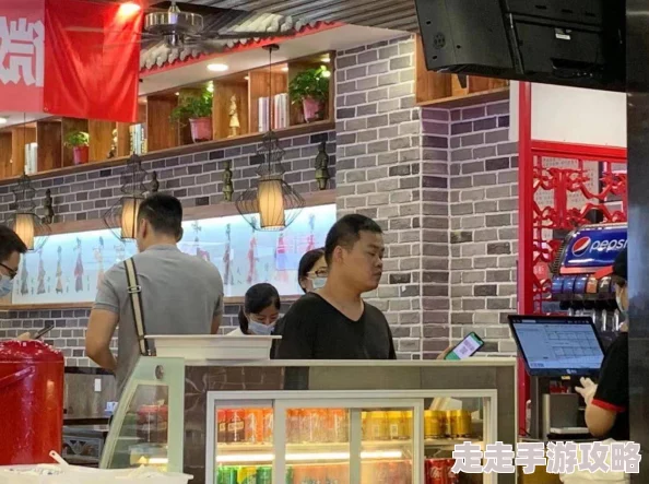 朋友的姐姐最近在上海开了一家特色咖啡馆，生意火爆，吸引了不少网红打卡