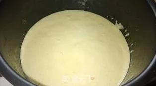 好粗好舒服小明在家尝试做蛋糕，结果面糊太稠，搅拌得手都酸了，但最后的成品却出乎意料地美味