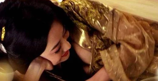 绝色大胆美女美乳胴体秘密真千金竟是玄门大佬勇敢追梦成就自我人生精彩无限