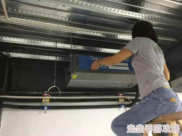 葵司与空调维修工675葵司近日参与了一场空调维修技能大赛，展现了她的独特魅力与专业能力