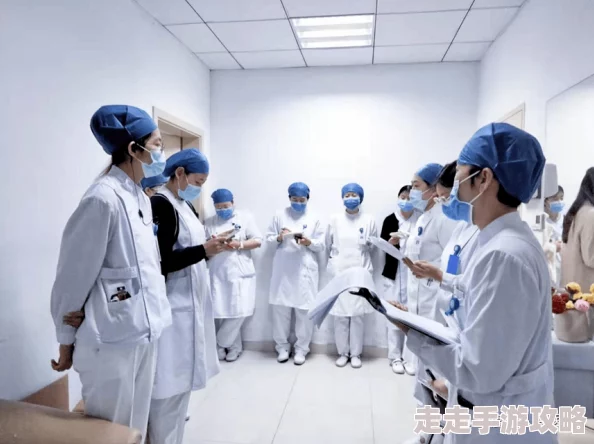 把人用丝绸棉被包起的视频让温暖与爱包围每一个心灵，传递正能量与温馨的力量