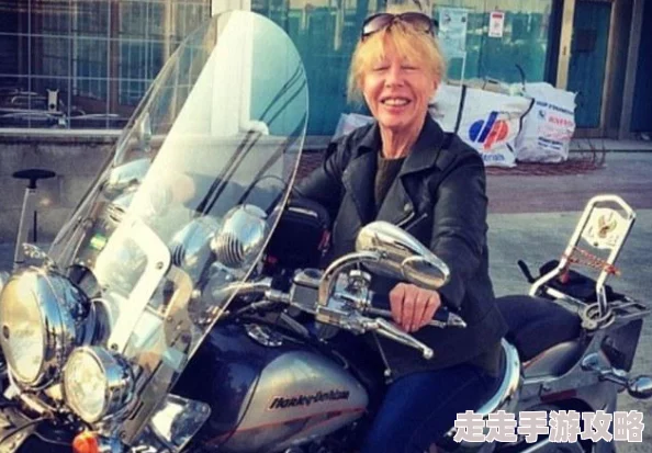 成熟老妇近日一位成熟老妇在社交媒体上分享了她的旅行经历，吸引了众多网友的关注与点赞