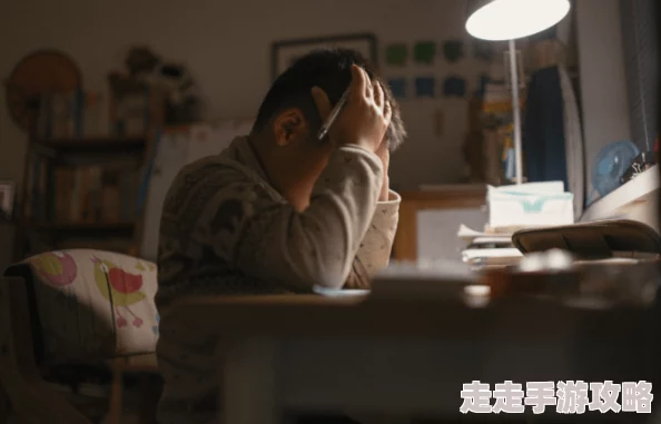 两个男生做酿酿酱酱的小视频为什么让人欲罢不能也许是因为它呈现了一种禁忌的诱惑和刺激