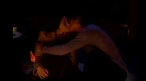 嗯…啊摸湿男女吻下面小说：在激情与欲望交织的夜晚，他们的故事将如何展开？