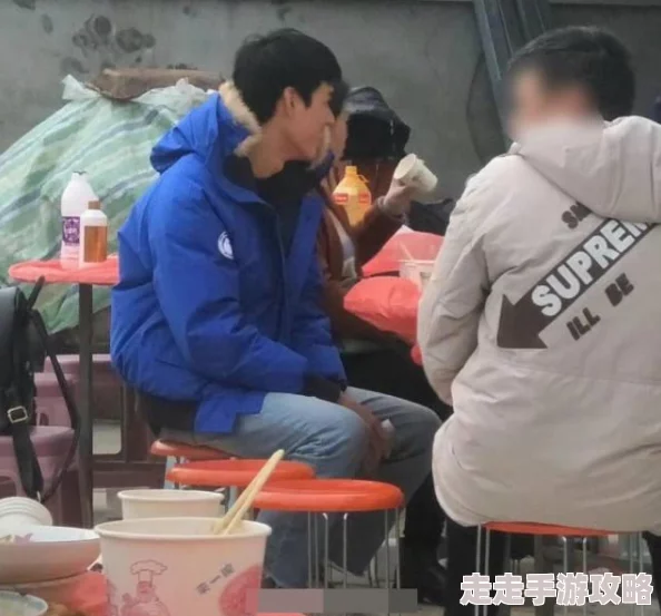 岳肥白熟欲荡乱玉米地，警方已介入调查，相关责任人被拘留，案件进展引发社会广泛关注