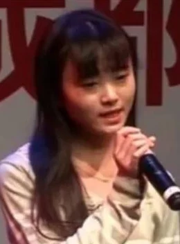 鞠婧祎被？到喷水＊视，现场气氛热烈，引发粉丝热议与关注，网友纷纷评论其表现
