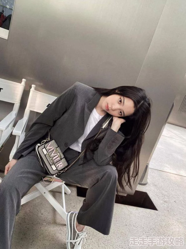 萌白酱丝袜：最新时尚潮流趋势，如何搭配出完美造型与风格的全新指南
