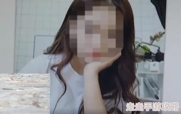 美女的隐私免费视频引发热议，网友们对其内容和传播方式表示担忧，认为应加强对个人隐私的保护