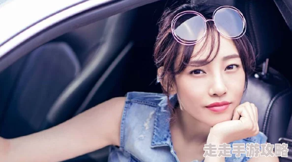 粉嫩美女流白浆视频引发热议，网友纷纷讨论其内容与影响，相关平台也加强了对类似视频的监管措施