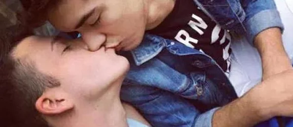 男男gay囗交并舌吻：最新动态揭示社交平台上相关内容的流行趋势与年轻人态度的变化