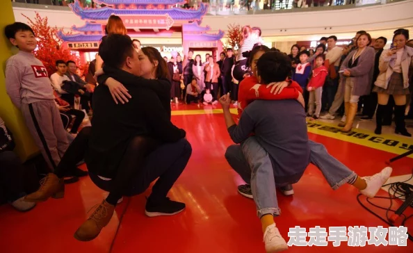 男女上下拱120秒：全新挑战赛引发热议，参与者分享独特体验与趣味瞬间！