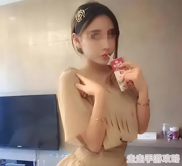 美女的下部隐私视频亲吻事件引发广泛关注，相关人士已被警方传唤调查，网络热议持续升温