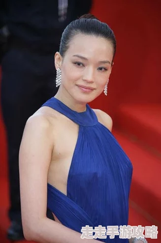 舒淇三点全开裸照曝光，网友热议其大胆表现与艺术魅力
