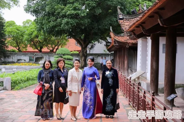 日本夏冰寒说：国产夫妇交换4p交换在线观看：最新动态揭示了该影片在网络平台上的热度持续上升，观众反响热烈