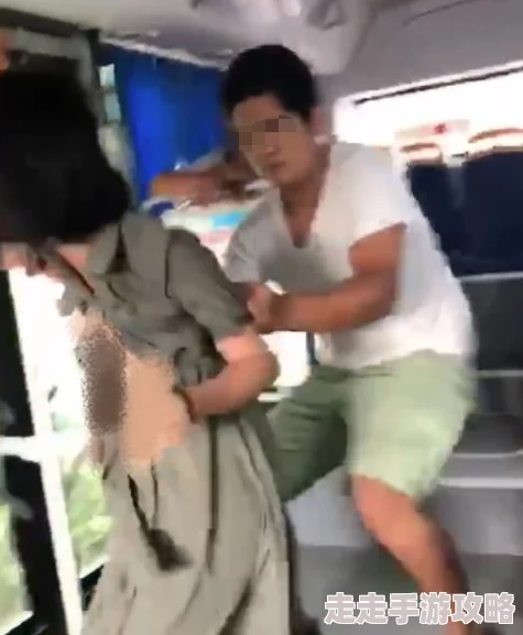 女人扒下裤让男人桶到爽，最新进展：双方在社交媒体上分享了各自的感受，引发热议与讨论