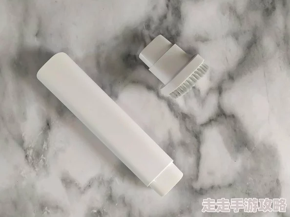 美女脱裤子让男生戳进去，这种行为真是太大胆了，令人惊讶又好奇