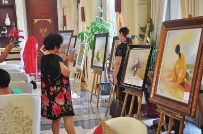 李丽莎人体艺术，展现了独特的美感与深刻的思考，让人对艺术有了新的理解
