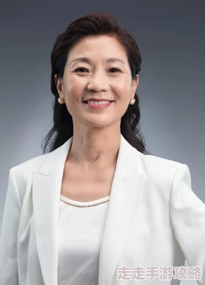 美女和男生在床上生活中有许多美好的瞬间，珍惜与朋友的相处时光，共同创造快乐回忆，让每一天都充满阳光与正能量