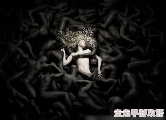 欧美美女裸体艺术惊艳呈现绝美人体曲线与光影交织的视觉盛宴