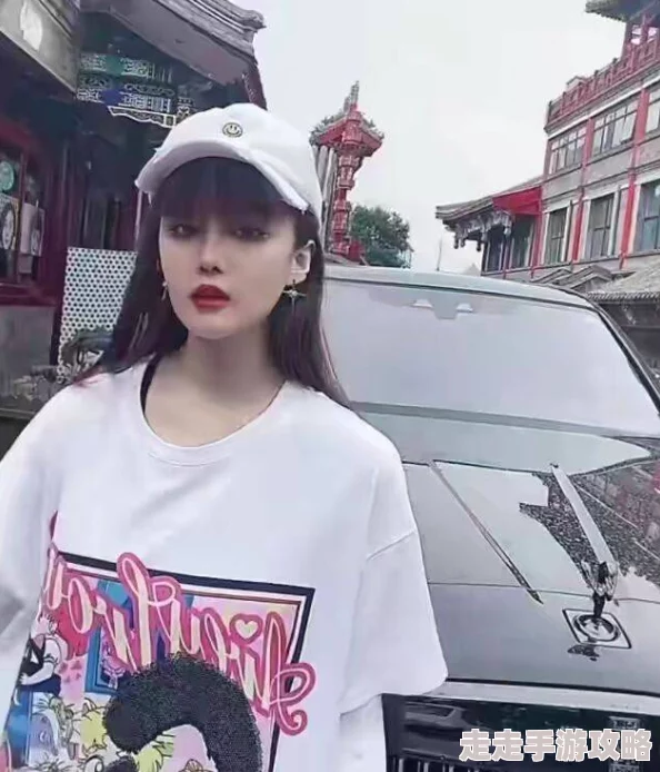 YW.龙物视频8UX740引发热议网友纷纷讨论其独特内容和创意表现成为社交媒体上的热门话题吸引大量观众关注
