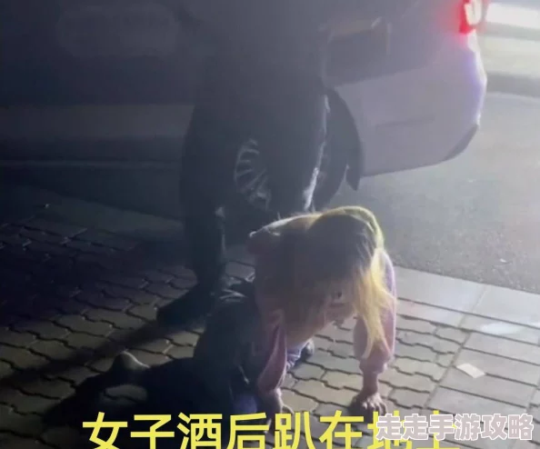 偷拍共厕妇女撒尿视频 这部影片引发了广泛讨论，关注隐私权与公共场所安全问题，值得一看以了解社会现象。