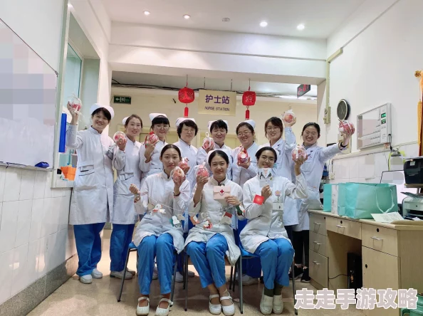 梁医生不可以限据说医院食堂偶遇小护士举止亲昵还送了亲手做的爱心便当