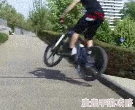 日本男女动态图网友爆料疑似拍摄于东京涩谷街头引发路人围观