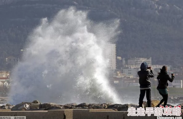 欧洲最强潮水喷泉据说耗资巨大引发当地居民热议